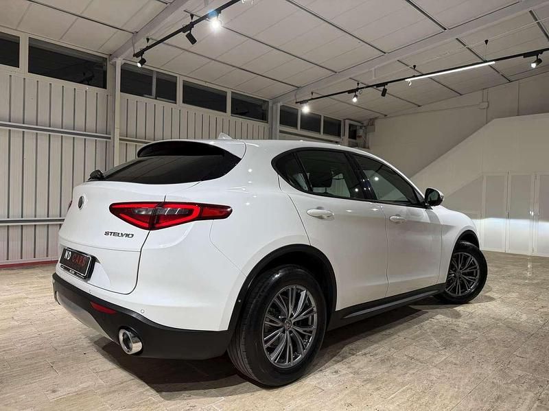Usata Alfa Romeo Stelvio Business 160 CV (117 kW) 2021 Bianco SUV