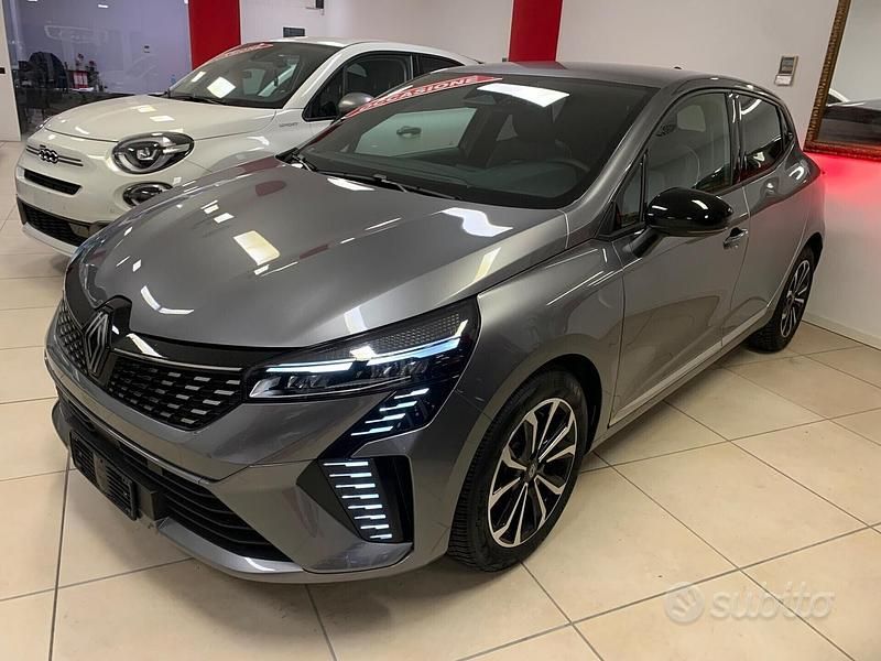 Usata Renault Clio V Techno 91 CV (66 kW) 2025 Grigio Berlina