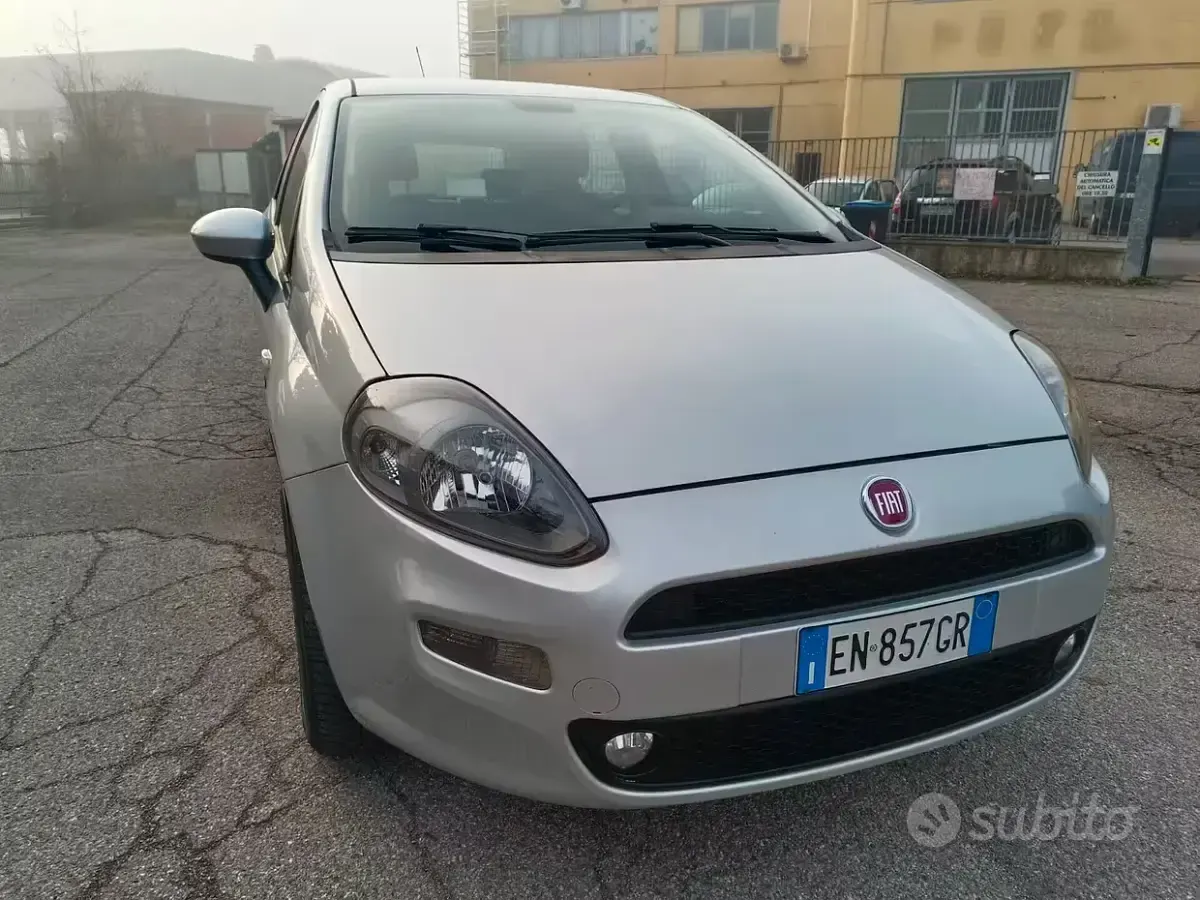 Usata Fiat Grande Punto 69 CV (50 kW) 2013 Grigio Utilitaria