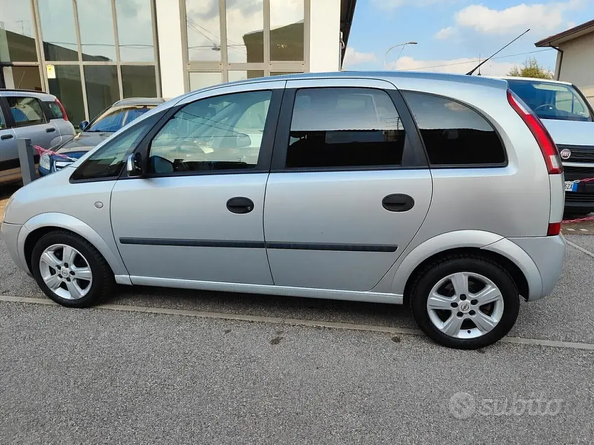 Usata Opel Meriva 101 CV (74 kW) 2005 Grigio Monovolume