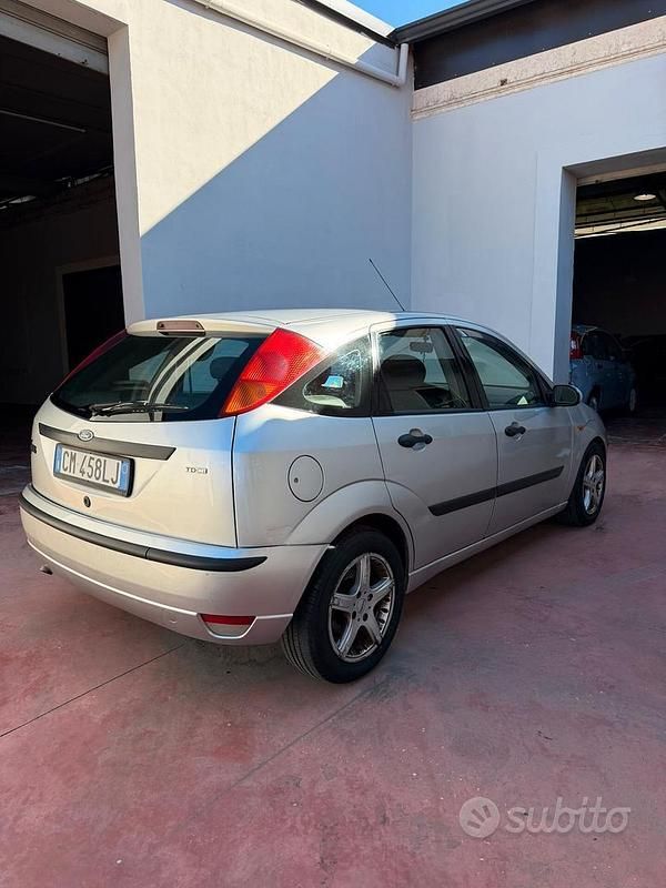 Usata Ford Focus Zetec 115 CV (84 kW) 2004 Grigio Berlina