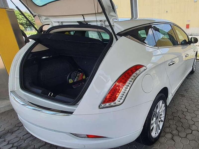 Usata Lancia Delta Gold 120 CV (88 kW) 2014 Bianco Utilitaria