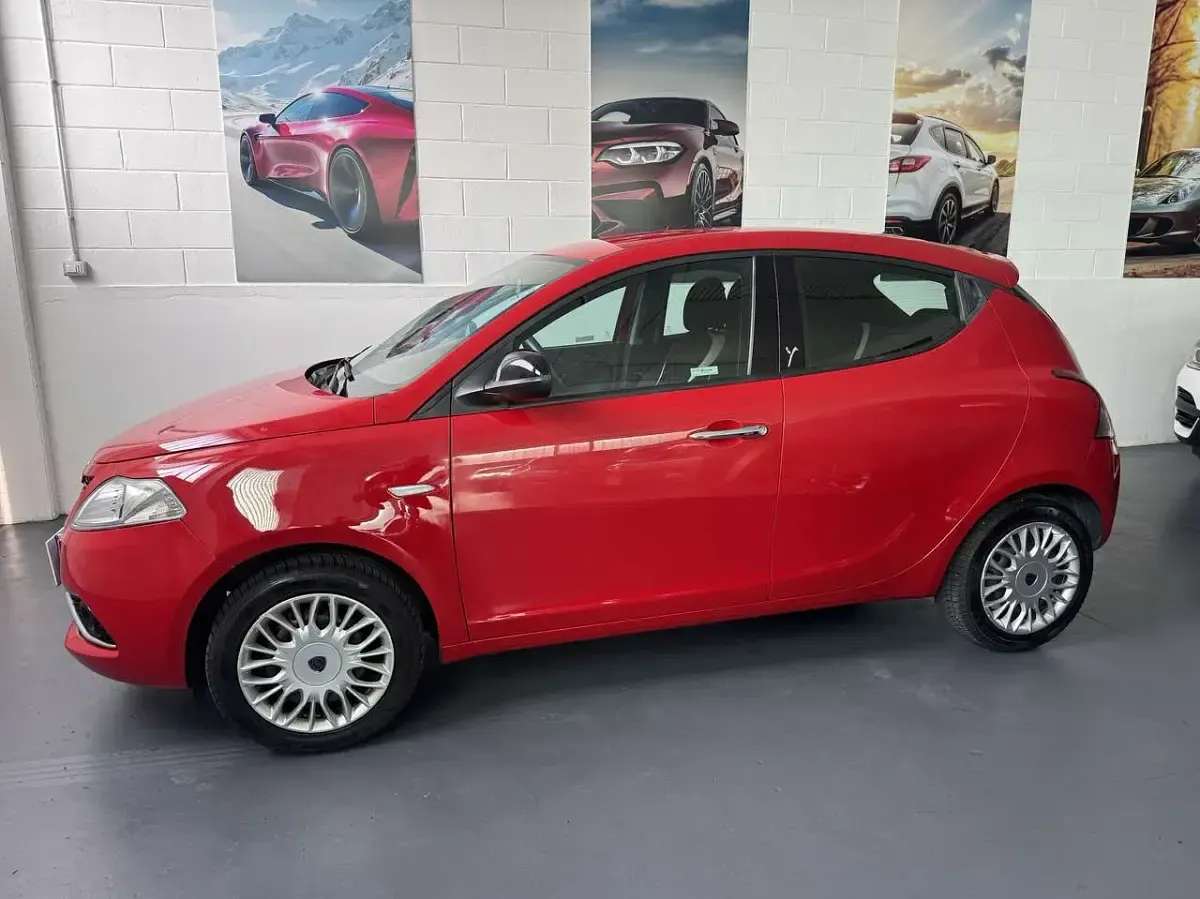 Usata Lancia Ypsilon Silver 69 CV (50 kW) 2017 Rosso Utilitaria