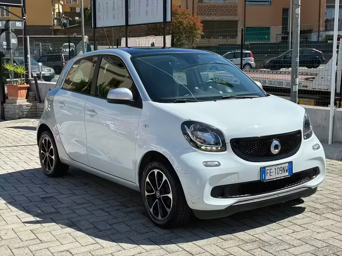 Usata Smart ForFour 71 CV (52 kW) 2016 Bianco Utilitaria