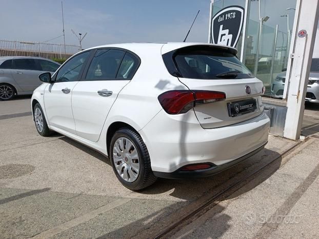 Usata Fiat Tipo Lounge 95 CV (69 kW) 2017 Bianco pastello Berlina
