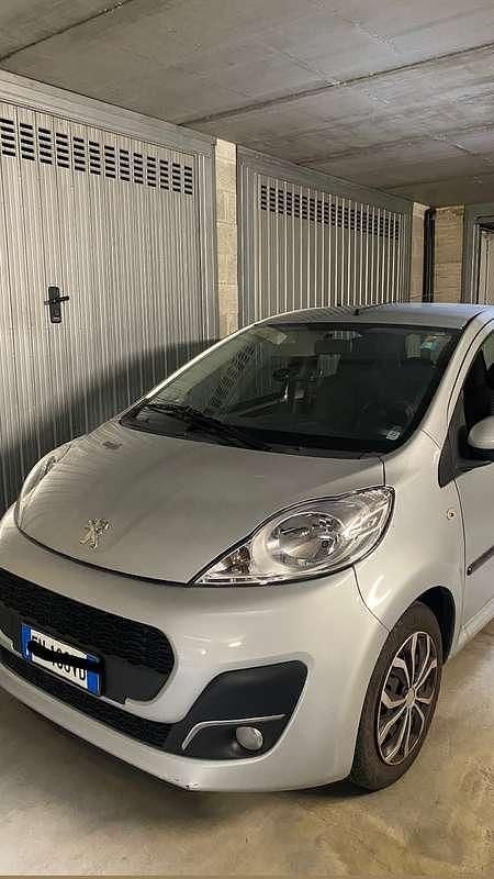 Usata Peugeot 107 Access 68 CV (50 kW) 2013 Grigio Utilitaria
