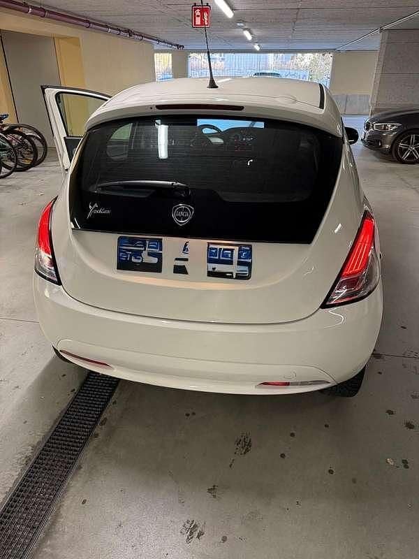 Usata Lancia Ypsilon Gold 69 CV (50 kW) 2017 Utilitaria