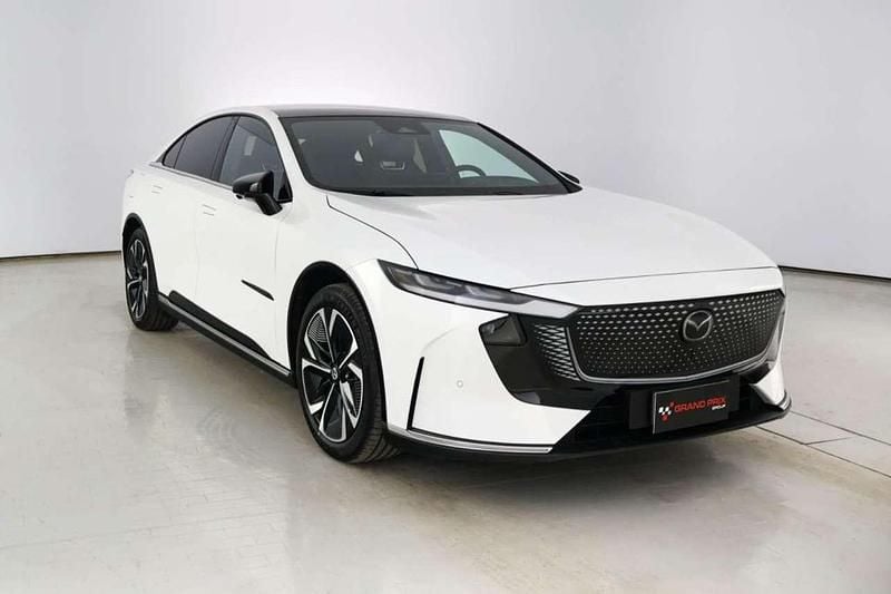 Nuova Mazda 6e Takumi-Line 180 kW (245 CV) 2026 Snowfalke white pearlescent Berlina