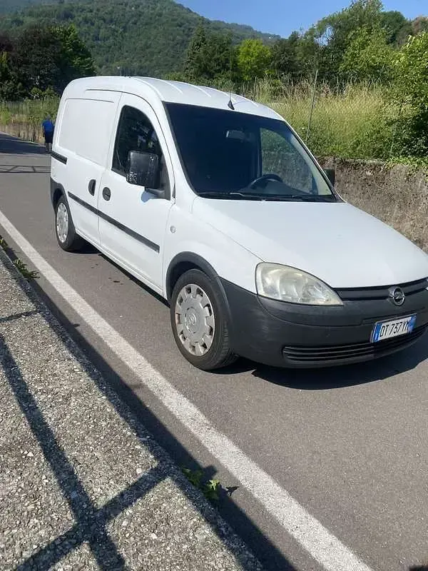 Usata Opel Combo 69 CV (50 kW) 2009 Monovolume