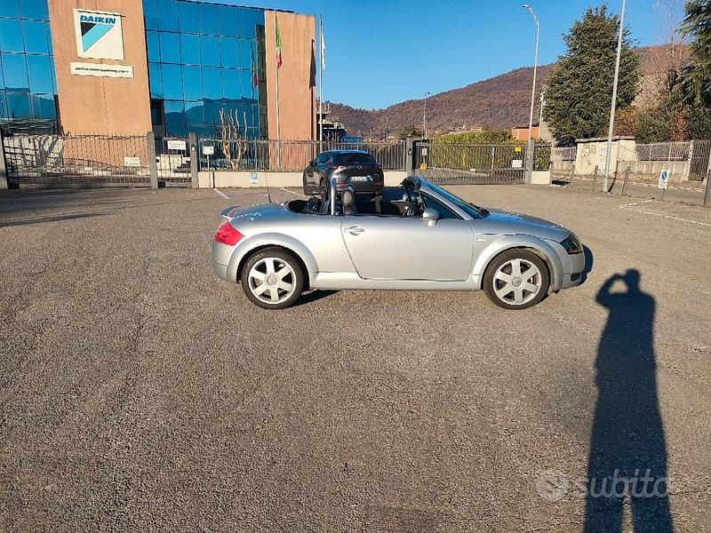 Usata Audi TT 179 CV (131 kW) 2001 Grigio Cabrio