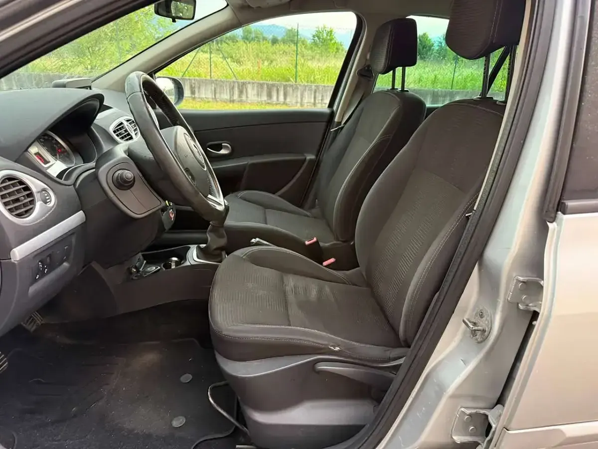 Usata Renault Clio 75 CV (55 kW) 2009 Argento Station wagon