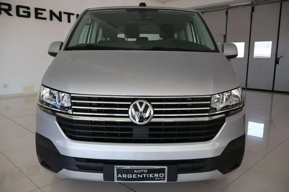 Usata VW Caravelle Comfortline 150 CV (110 kW) 2023 Argento Furgone