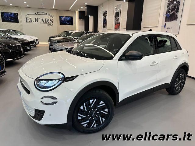 Bianco pastello Usata 2025 Fiat 600 Icon SUV | 21.990 € - Immagine 1/4