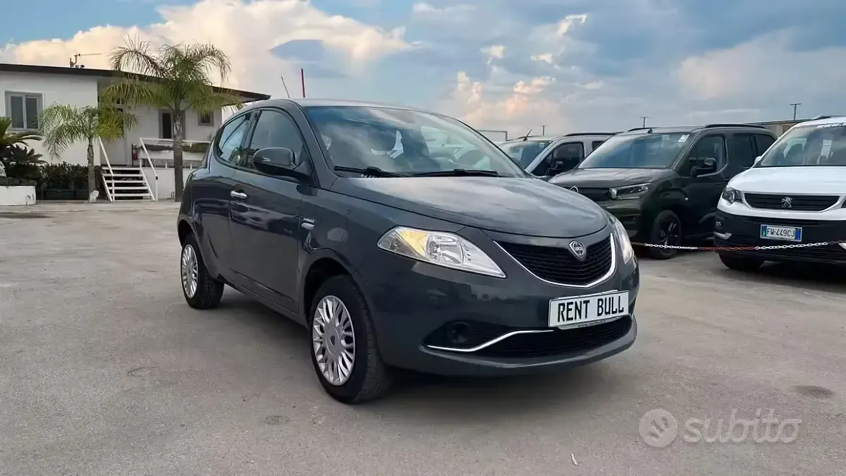 Usata Lancia Ypsilon 85 CV (62 kW) 2016 Grigio Utilitaria