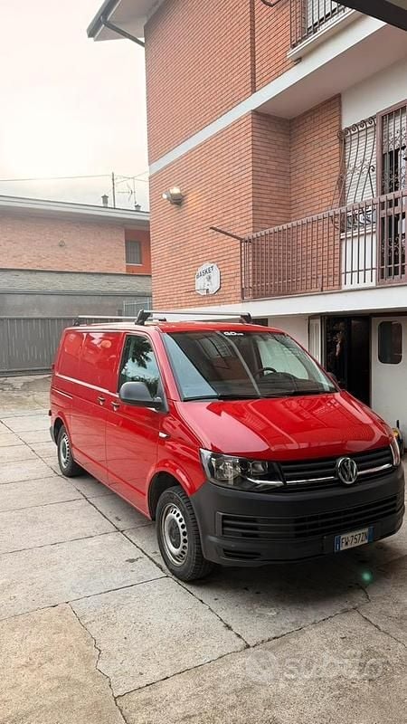 Usata VW T6 102 CV (75 kW) 2018 Rosso Furgone