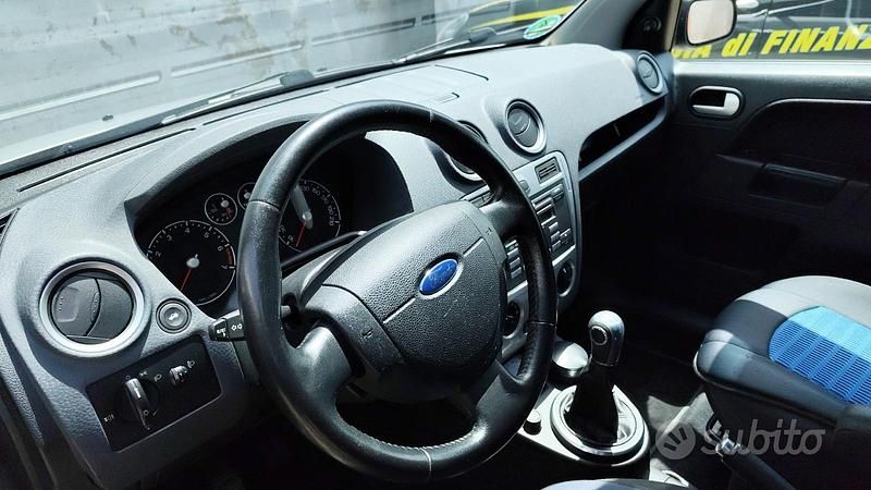 Usata Ford Fusion 80 CV (58 kW) 2008 Grigio SUV