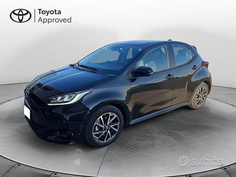 Nero Usata 2023 Toyota Yaris Hybrid Trend Due volumi | 18.900 € (Buon prezzo) - Immagine 1/3