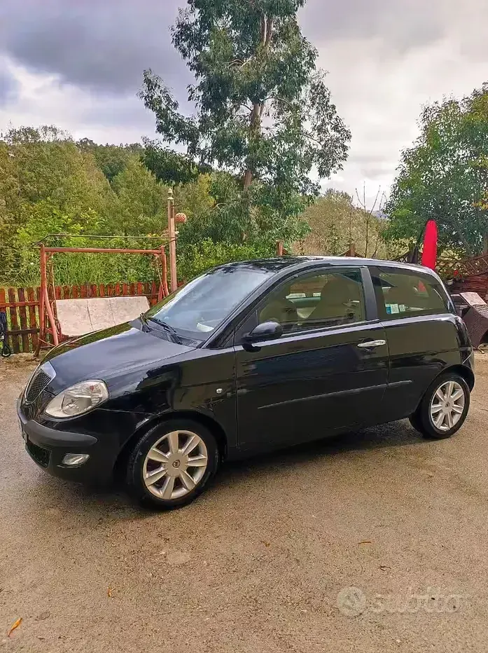 Usata Lancia Ypsilon 69 CV (50 kW) 2006 Nero Utilitaria