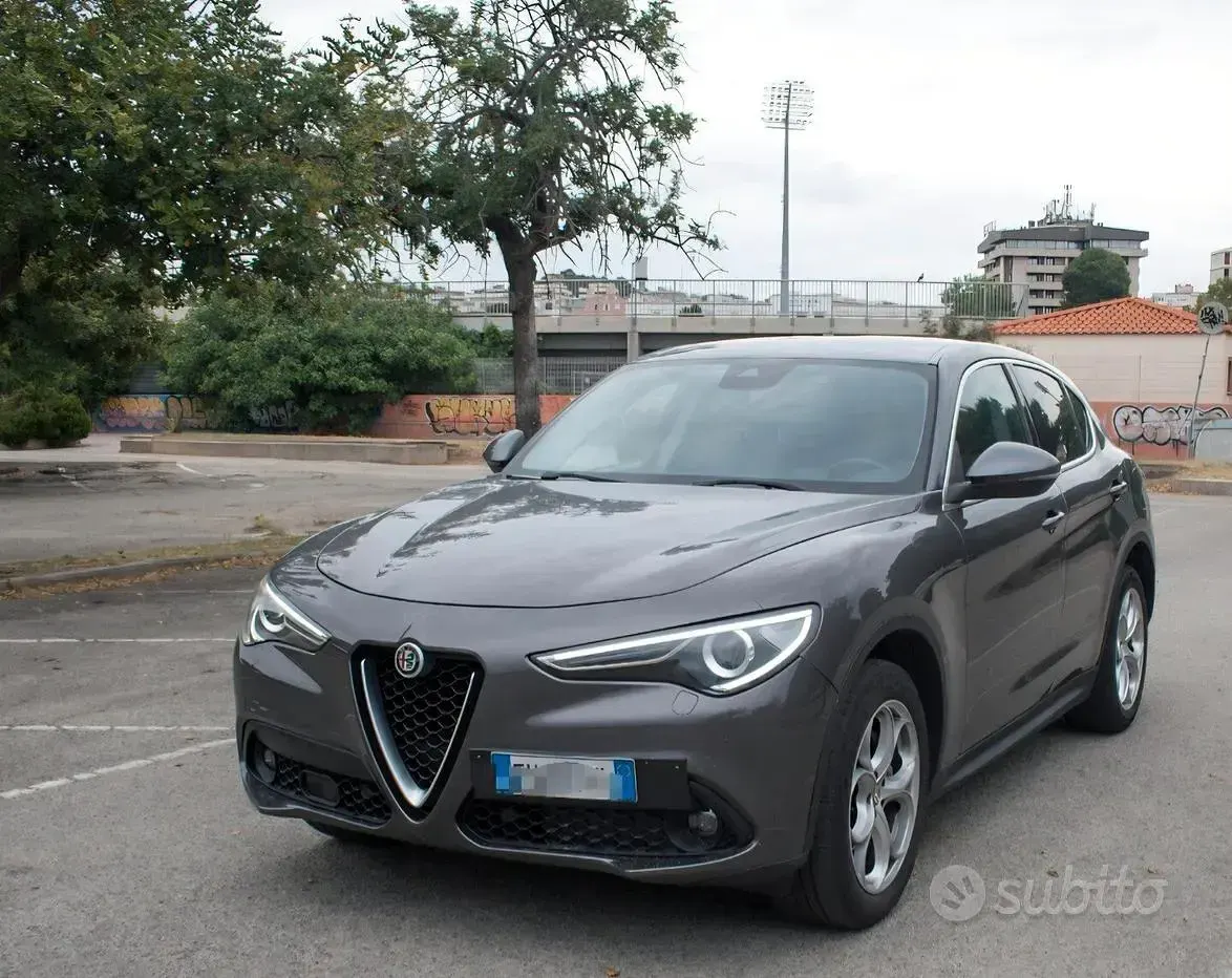 Usata Alfa Romeo Stelvio Super 210 CV (154 kW) 2017 Grigio SUV