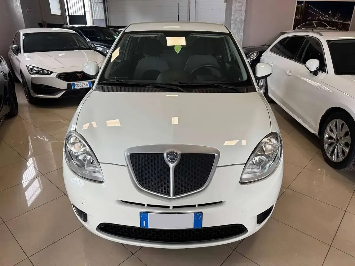 Usata Lancia Ypsilon 60 CV (44 kW) 2010 Bianco Utilitaria