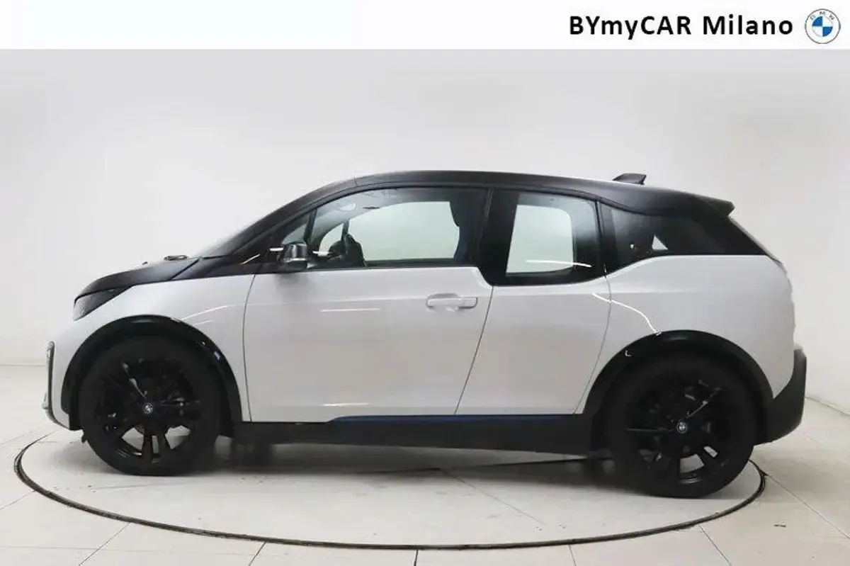 Usata BMW i3 Advantage 135 kW (184 CV) 2022 Capparis white con accenti in Utilitaria
