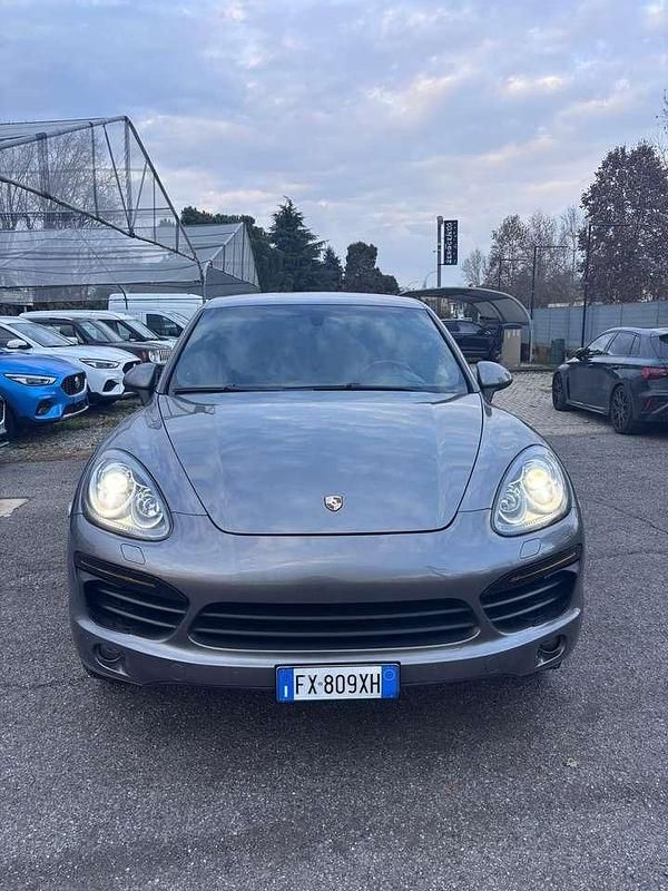 Usata Porsche Cayenne 239 CV (175 kW) 2011 Grigio SUV