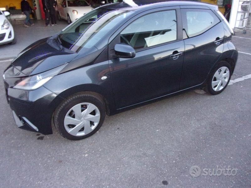Usata Toyota Aygo Business Edition 69 CV (50 kW) 2018 Grigio Utilitaria