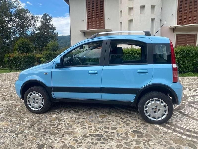 Usata Fiat Panda 4x4 69 CV (50 kW) 2011 Blu/azzurro Utilitaria