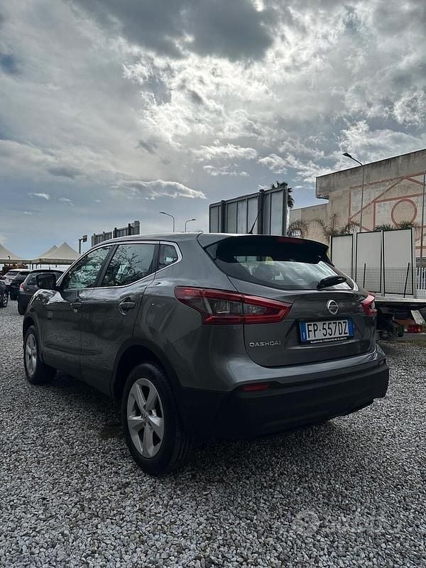 Usata Nissan Qashqai Acenta 110 CV (80 kW) 2018 Grigio SUV
