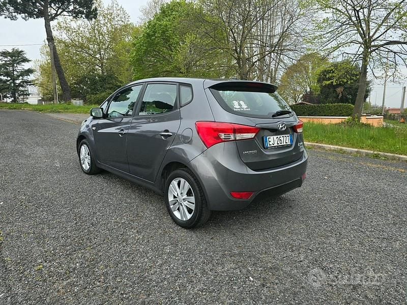 Usata Hyundai ix20 90 CV (66 kW) 2011 Grigio Utilitaria