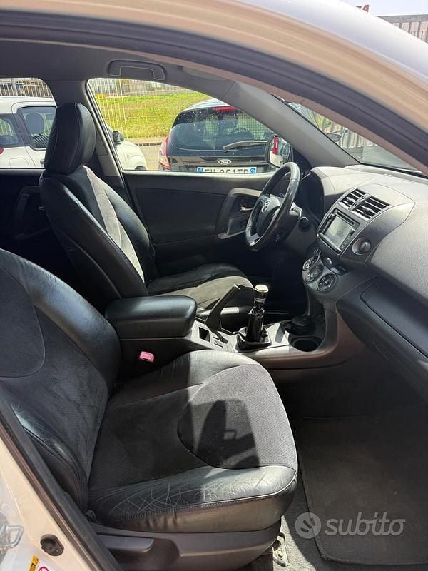 Usata Mitsubishi L200 Intense 136 CV (100 kW) 2010 Nero Pick-up