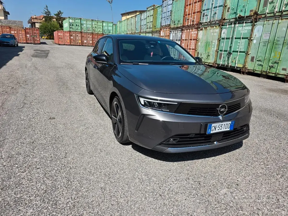 Usata Opel Astra Edition 131 CV (96 kW) 2023 Grigio Utilitaria