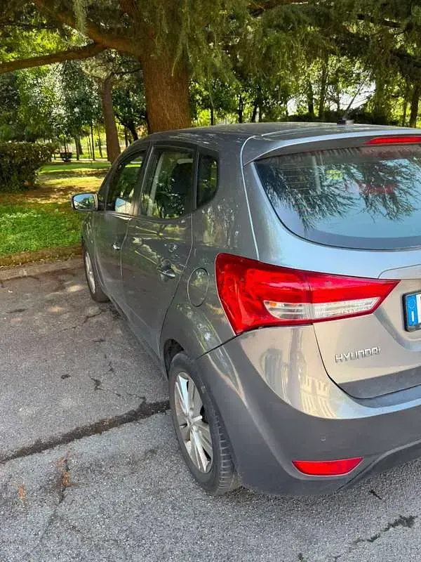 Usata Hyundai ix20 Style 125 CV (91 kW) 2011 Grigio Utilitaria