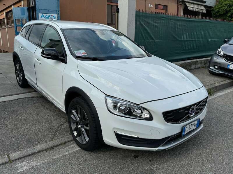 Bianco Usata 2017 Volvo V60 CC Station wagon | 8500 € (Super prezzo) - Immagine 1/4