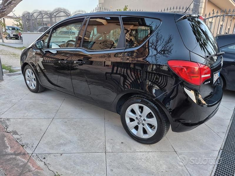 Usata Opel Meriva 95 CV (69 kW) 2013 Nero Monovolume