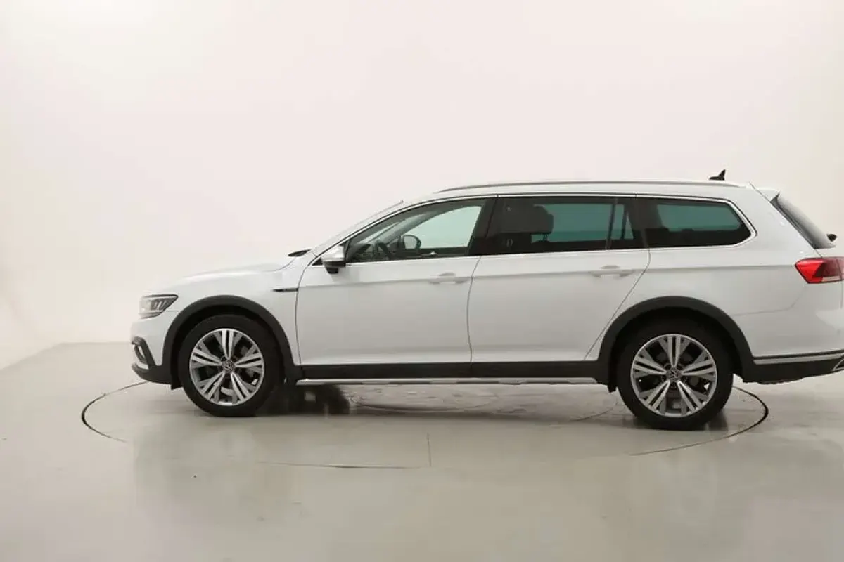 Usata VW Passat Alltrack 200 CV (147 kW) 2023 Bianco Station wagon