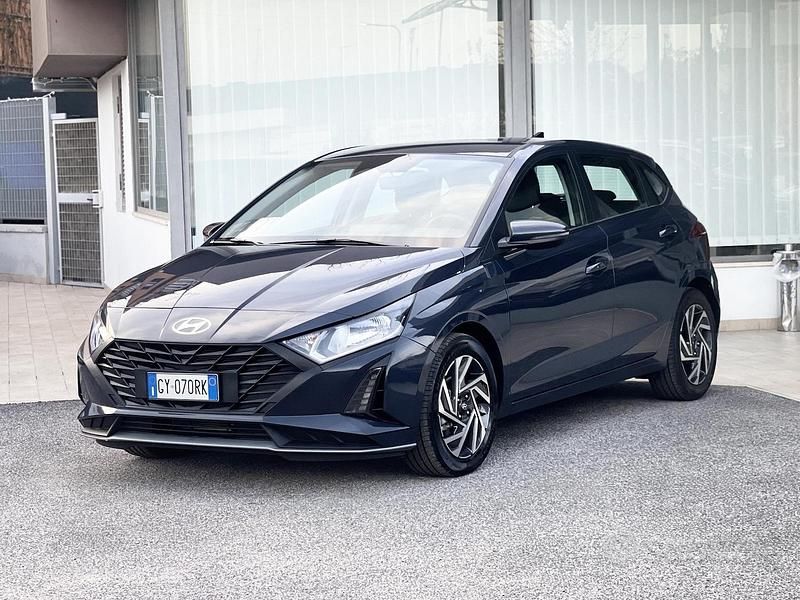 Gebraucht Hyundai i20 79 PS (58 kW) 2025 Grau Van / Kleinbus