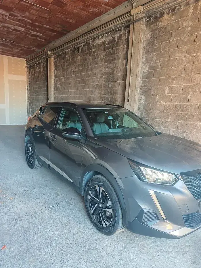 Usata Peugeot 2008 130 CV (95 kW) 2023 Grigio SUV