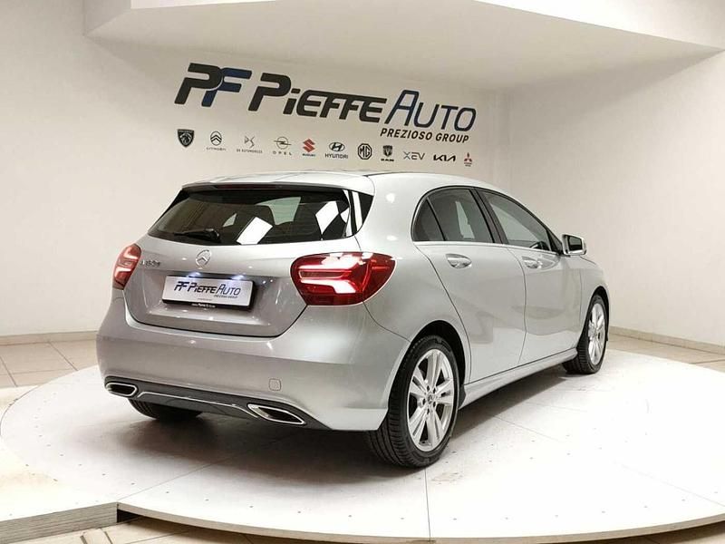 Usata Mercedes A180 109 CV (80 kW) 2017 Grigio Utilitaria