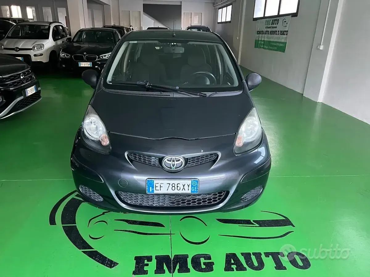 Usata Toyota Aygo 68 CV (50 kW) 2011 Grigio Utilitaria