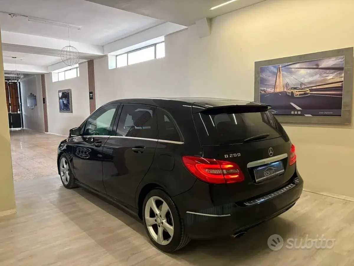 Usata Mercedes B200 Premium 136 CV (100 kW) 2012 Nero Utilitaria