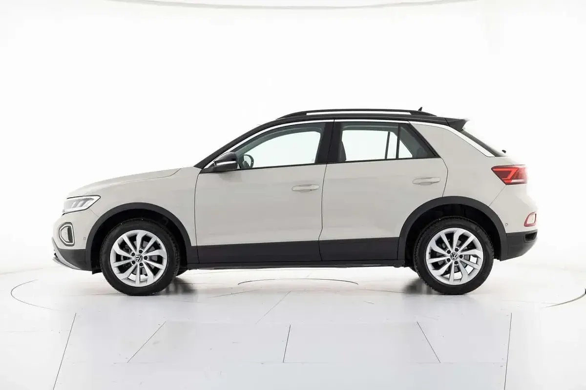 Usata VW T-Roc Life 116 CV (85 kW) 2023 Grigio SUV
