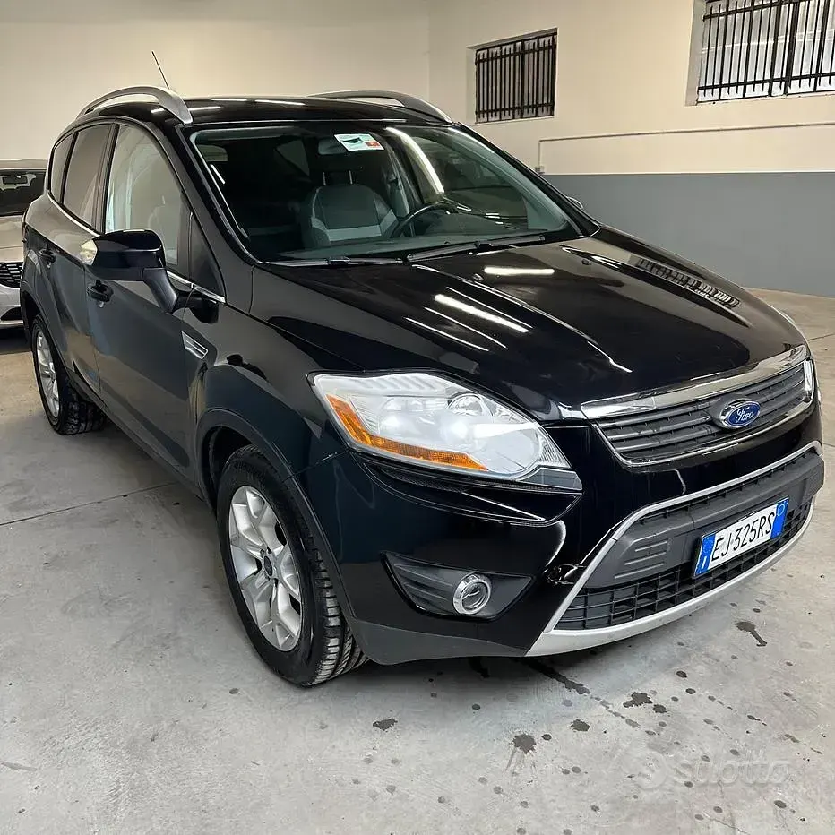 Usata Ford Kuga 140 CV (102 kW) 2011 Nero SUV