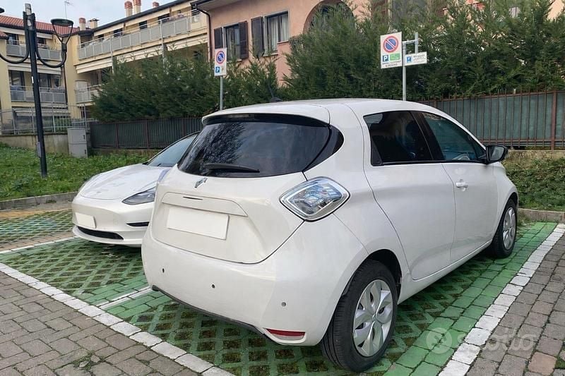Usata Renault Zoe Life 22 kW (30 CV) 2013 Bianco Utilitaria