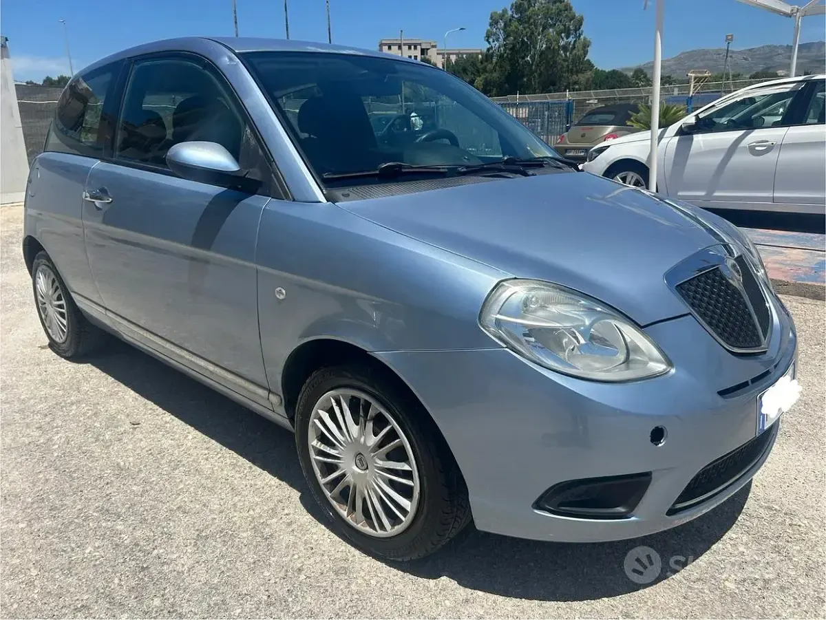 Usata Lancia Ypsilon 69 CV (50 kW) 2007 Bluazzurro Utilitaria