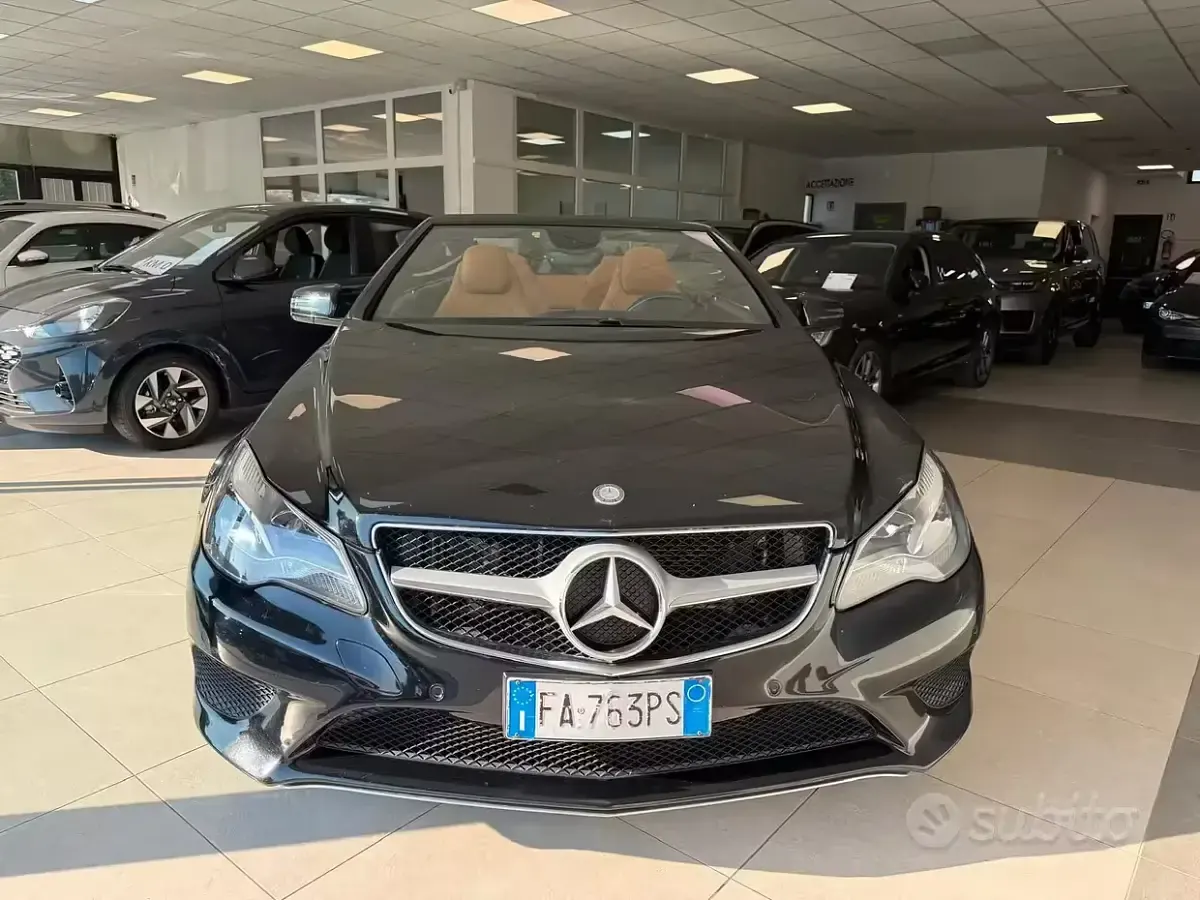 Usata Mercedes E220 170 CV (125 kW) 2015 Nero Cabrio