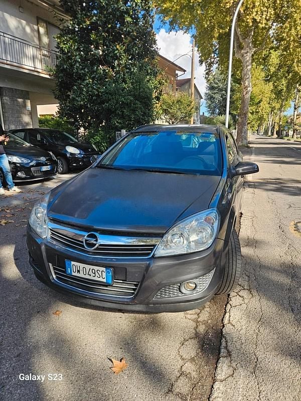 Usata Opel Astra Enjoy 110 CV (80 kW) 2009 Grigio Station wagon