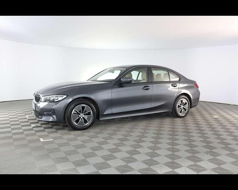 Usata BMW 318 Luxury Line 150 CV (110 kW) 2021 Grigio / pastello Berlina