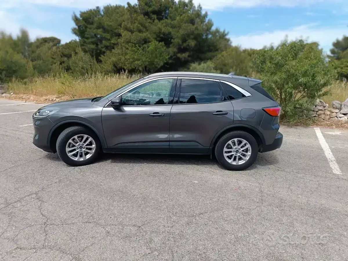 Usata Ford Kuga Titanium 120 CV (88 kW) 2021 Grigio SUV