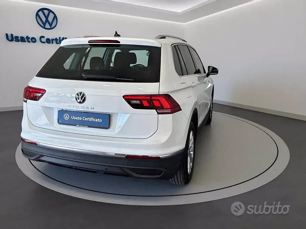 Usata VW Tiguan Life 131 CV (96 kW) 2023 Bianco SUV